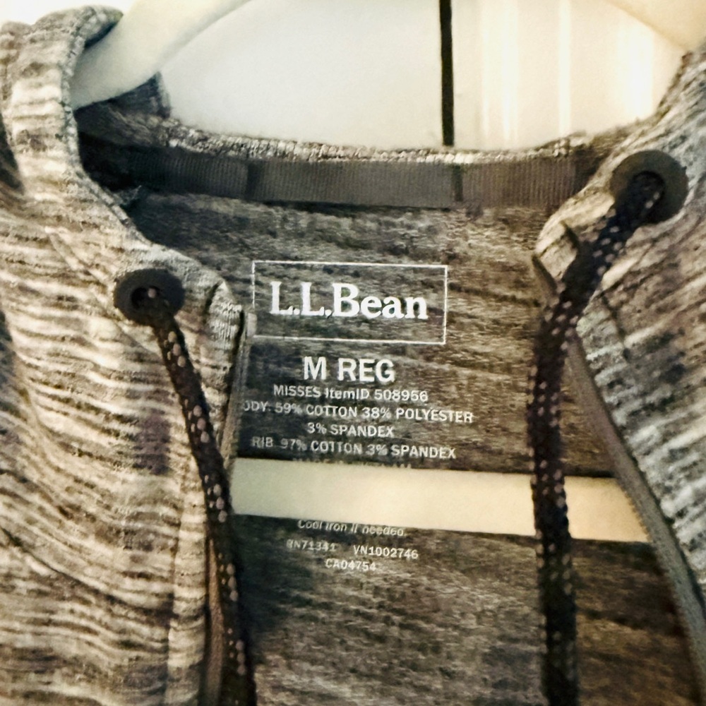 L.L. Bean Ladies Gray Hooded Zip-Up Jacket. Size Medium - Picture 2 of 6